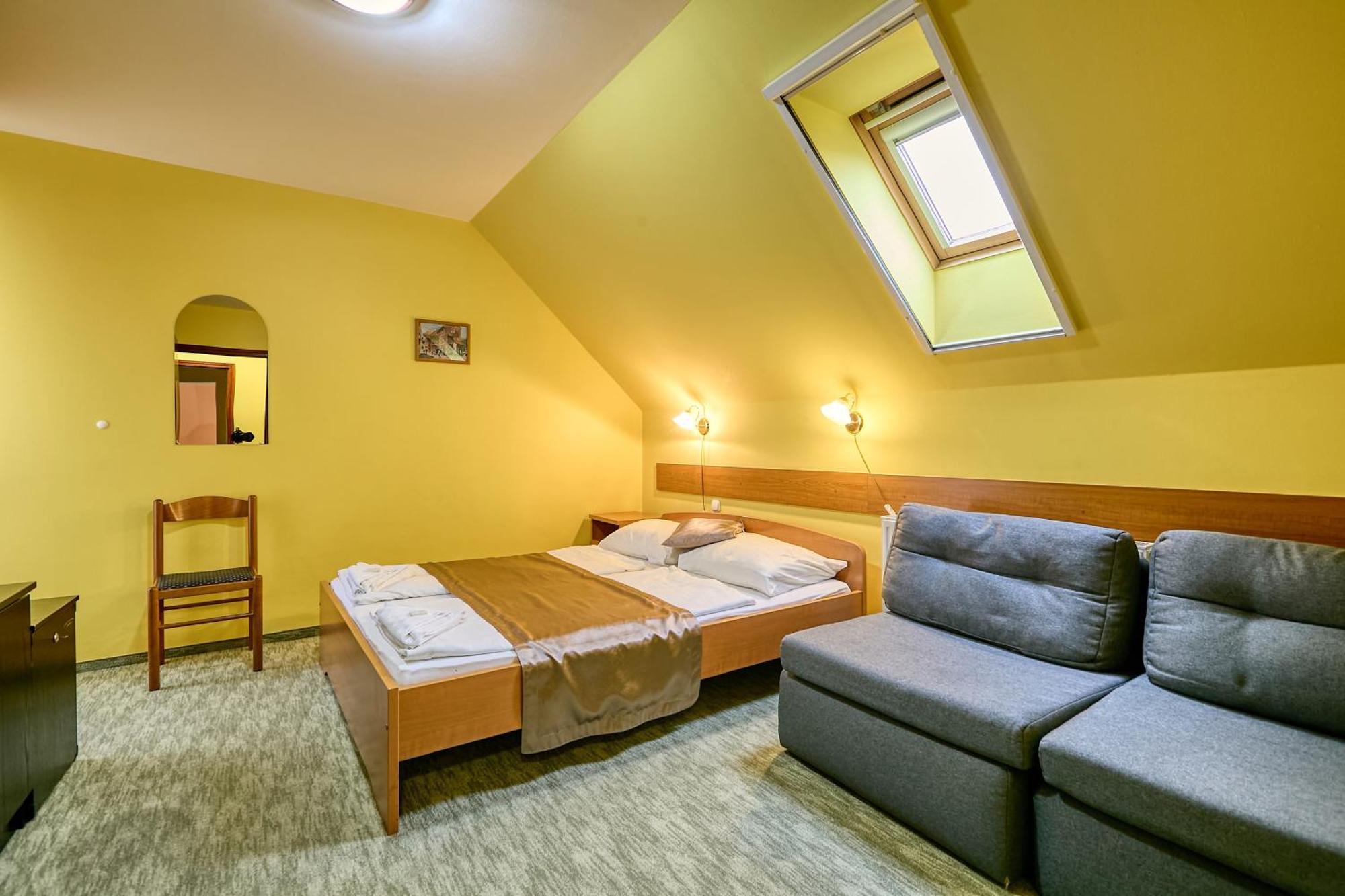 Bed and Breakfast Pihenokereszt Panzio Шопрон Экстерьер фото